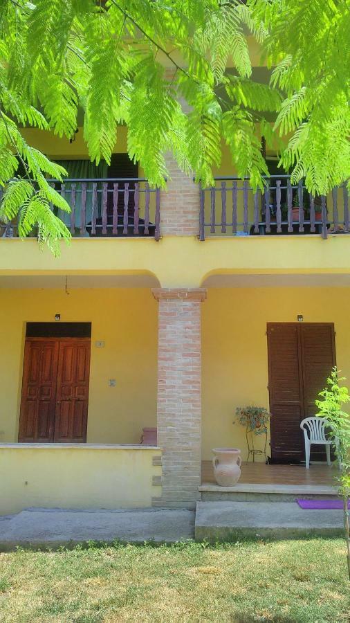 Il Girasole Apartment Castel Ritaldi Exterior foto