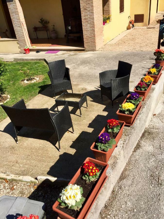 Il Girasole Apartment Castel Ritaldi Exterior foto